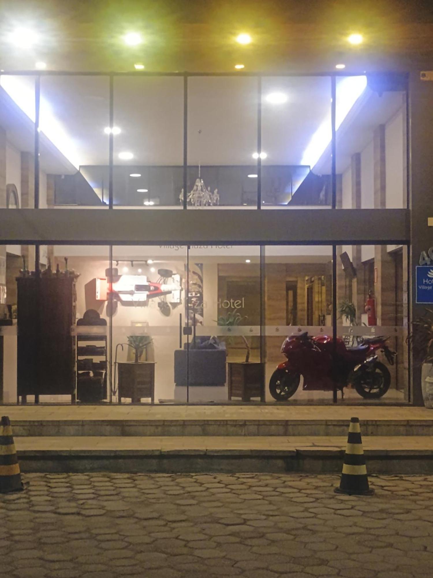 Village Plaza Hotel 바르바세나 외부 사진